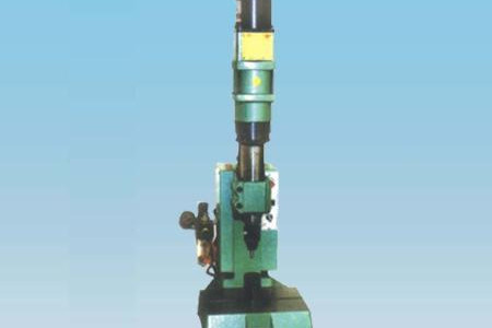 國(guó)內(nèi)有哪些信譽(yù)比較好的鉚釘機(jī)廠家？