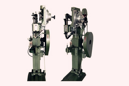 廠家應(yīng)該如何選擇合適的自動(dòng)鉚釘機(jī)？