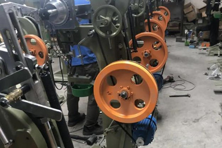 自動(dòng)鉚釘機(jī)廠家如何提高市場(chǎng)占有率？策略有四！