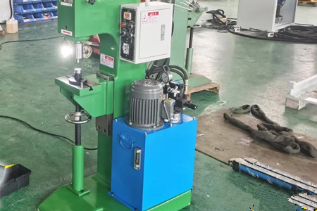 鉚釘機(jī)內(nèi)部結(jié)構(gòu)和安裝方法，碩峰分享！