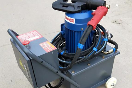 如何保養(yǎng)風(fēng)管鉚釘機(jī)？四點(diǎn)措施需重視！