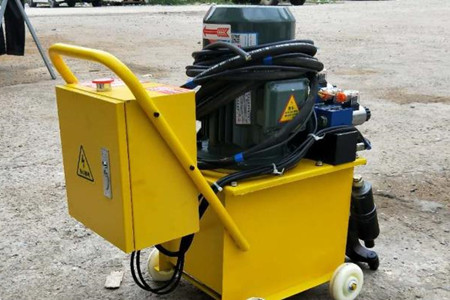 液壓鉚釘機(jī)生產(chǎn)線如何運(yùn)行？碩峰來幫您！