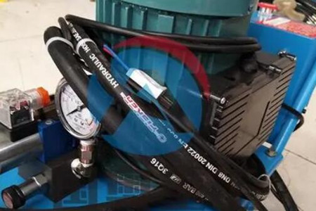 如何減少自動(dòng)送料鉚釘機(jī)對(duì)工件表面產(chǎn)生的損傷？