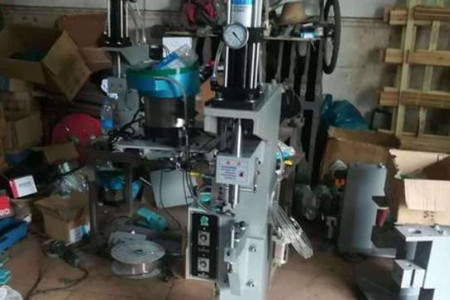 哪些因素會影響實(shí)心鉚釘機(jī)的價格？