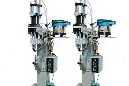 為什么建議大家選用碩峰牌自動(dòng)鉚釘機(jī)？