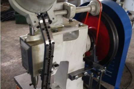 為什么液壓鉚釘機(jī)的價(jià)格相差很大？