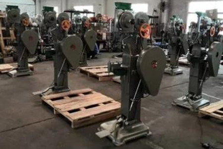 如何選擇合適的鉚釘機鉚頭？